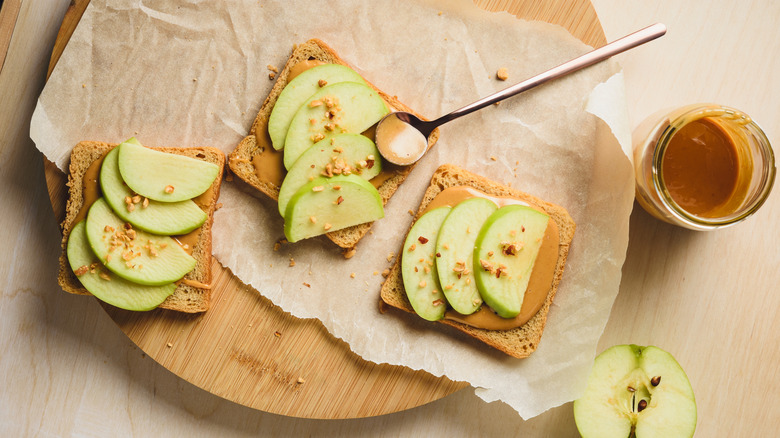 Peanut butter toast with sliced granny smith apple
