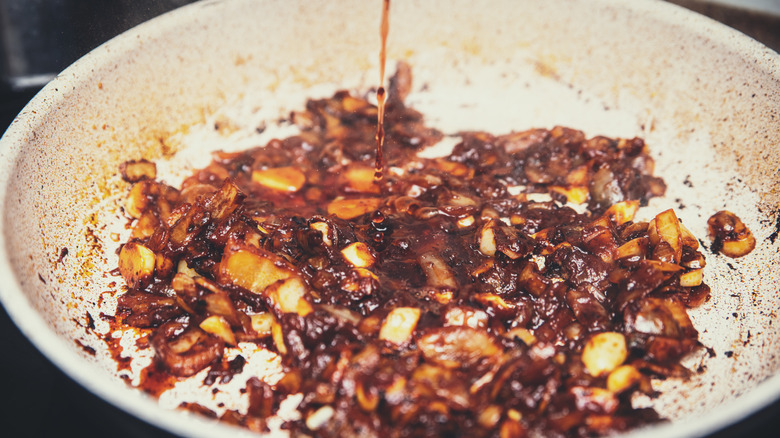 dry sherry being added to a pan to deglaze the browned-on "fond" and make gravy