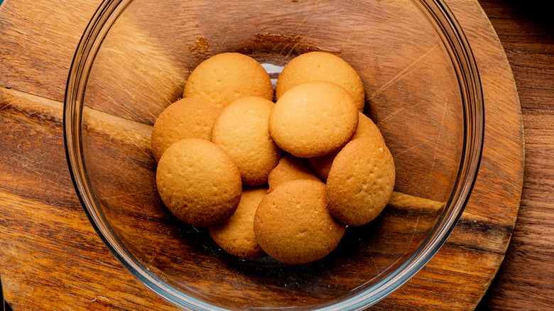 Vanilla wafers in a clear bowl