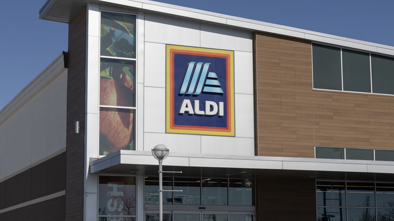 Aldi storefront with sign