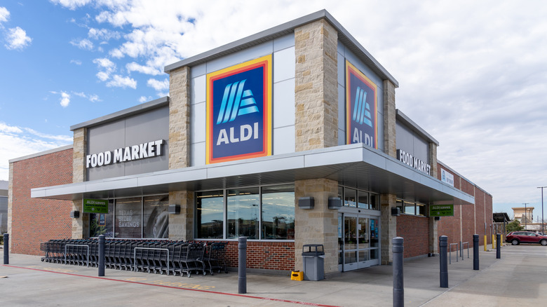 Aldi food market storefront