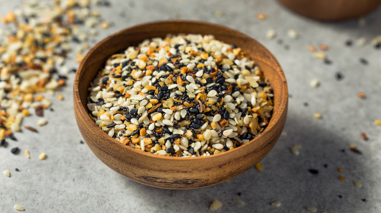 Bowl of everything bagel seasoning