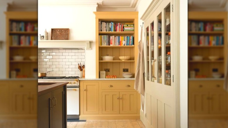 A kitchen with open shelves in butter-yellow