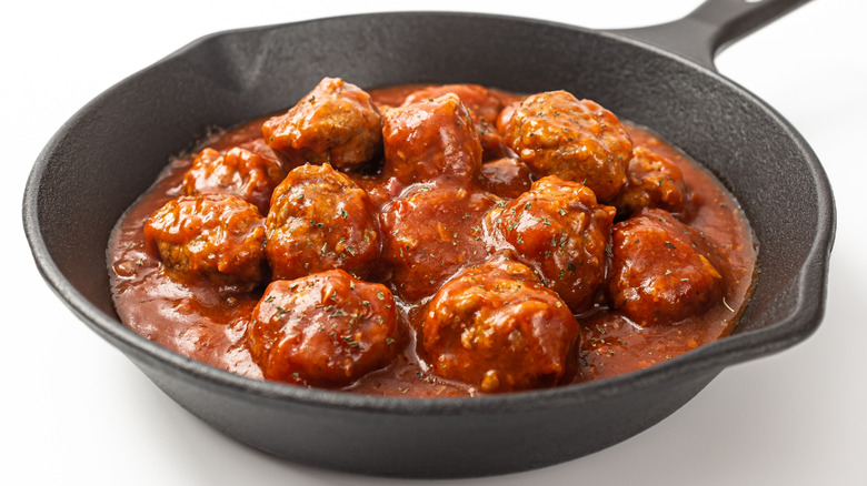 Meatballs and tomato sauce in skillet sp