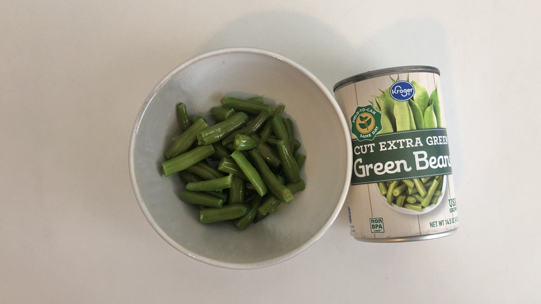 Kroger cut extra green green beans in a bowl.