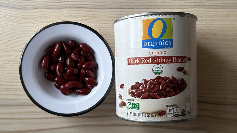O Organics Dark Red Kidney Beans in white bowl