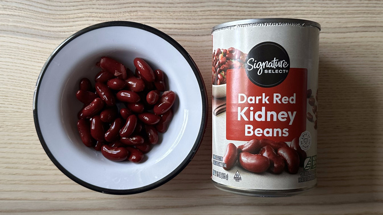 Signature Select Dark Red Kidney Beans in white bowl