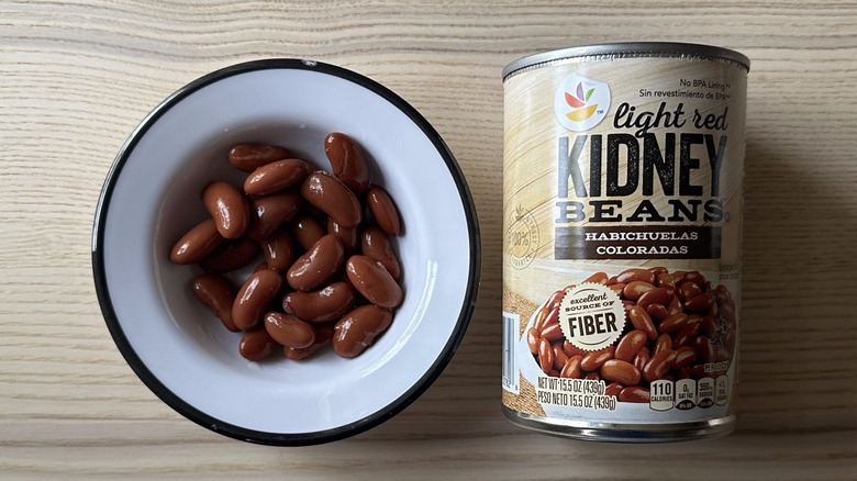 Stop and Shop Light Red Kidney Beans in white bowl