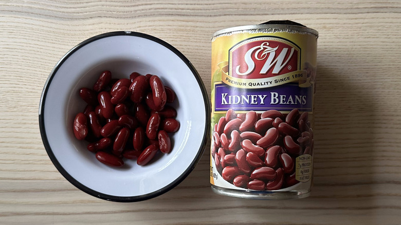 S&W Kidney Beans in white bowl