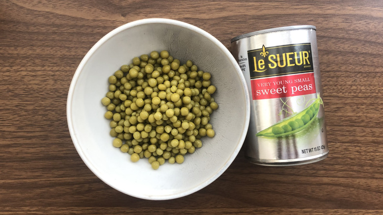 Le Sueur canned very young small sweet peas in a bowl.