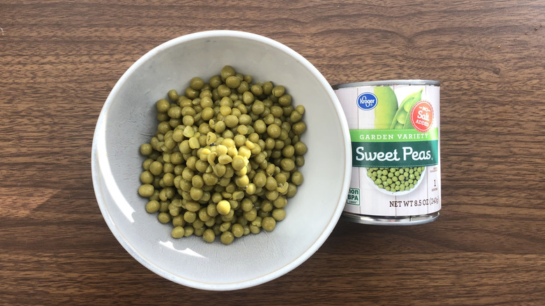 Kroger canned no salt added garden variety sweet peas in a bowl.