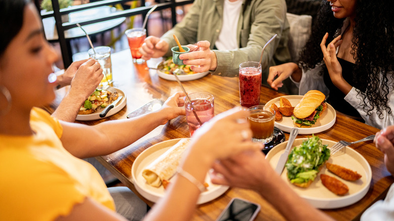 friends eating lunch at a chain restaurant