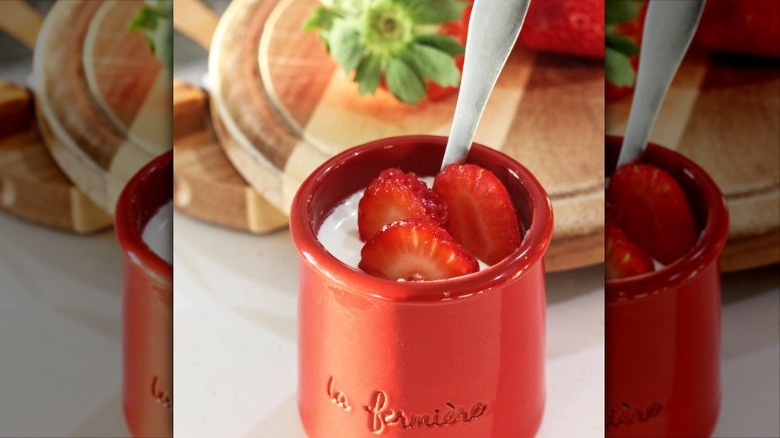 La Fermière pots with yogurt and chia pudding