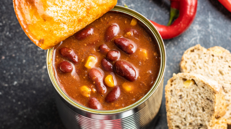 Canned chili beans with fresh chili