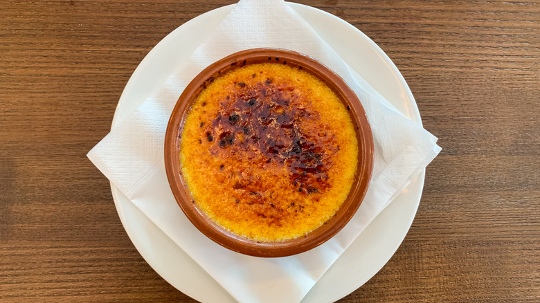 Topview of a creme brulee in a ramekin