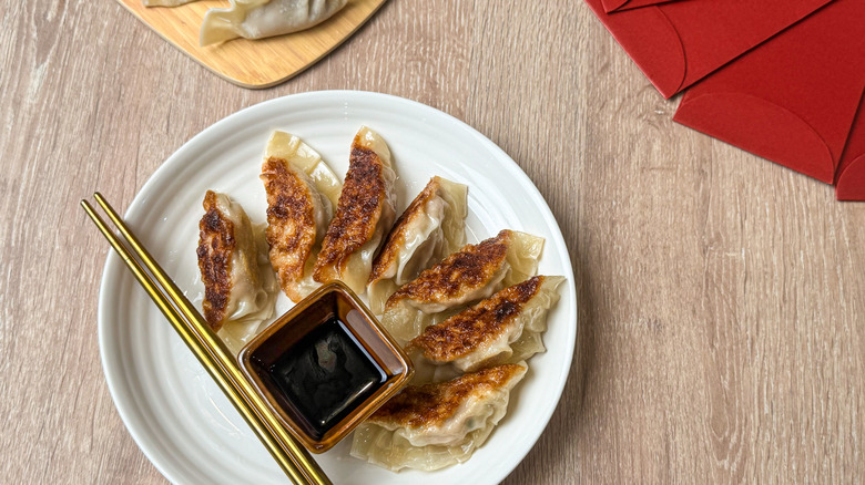 Dumplings with a crispy bottom layer