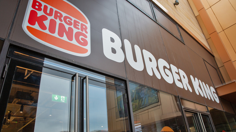 A building with the Burger King Logo on a brown wall