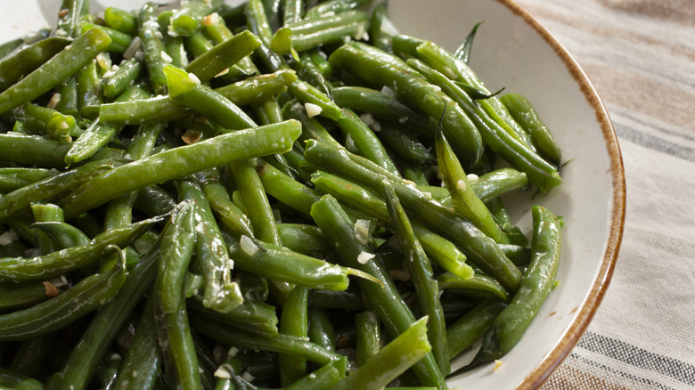 A bowl of cooked green beans