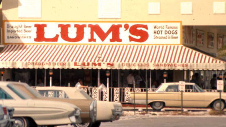 Vintage image of a Lum's restaurant in Fort Lauderdale, Florida, in 1966.