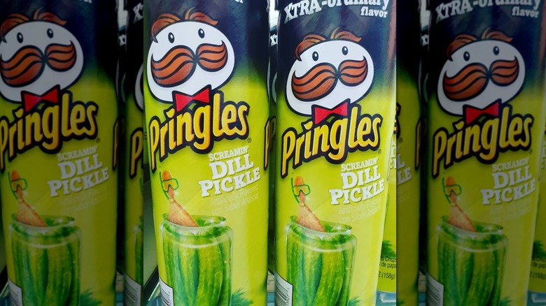 Mirrored image of Screamin' Dill Pickle Pringles