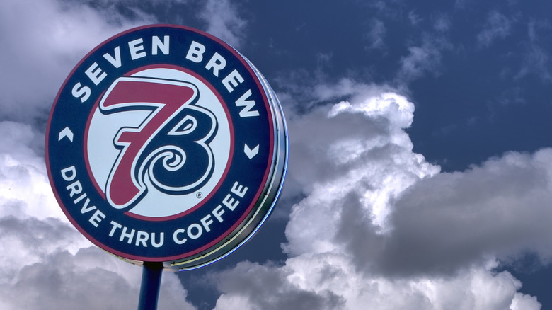 7 Brew coffee sign