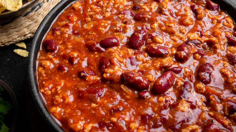 Chili con carne in black pan close up