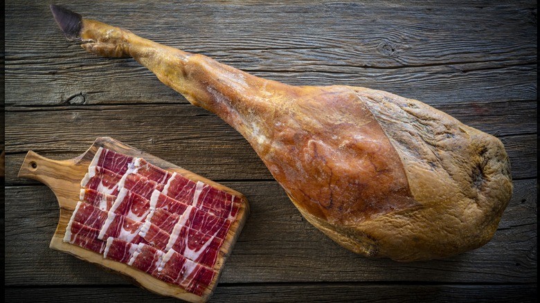 Iberico ham leg and slices