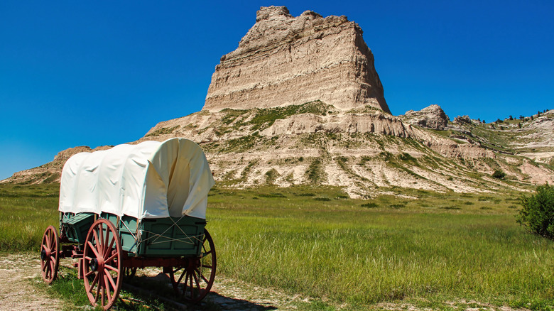 Wagon on the Oregon Trail below Eagle Rock