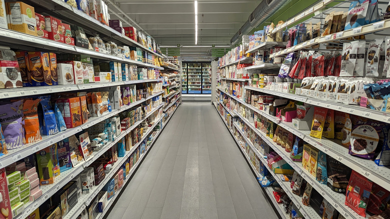 aisle of a grocery store