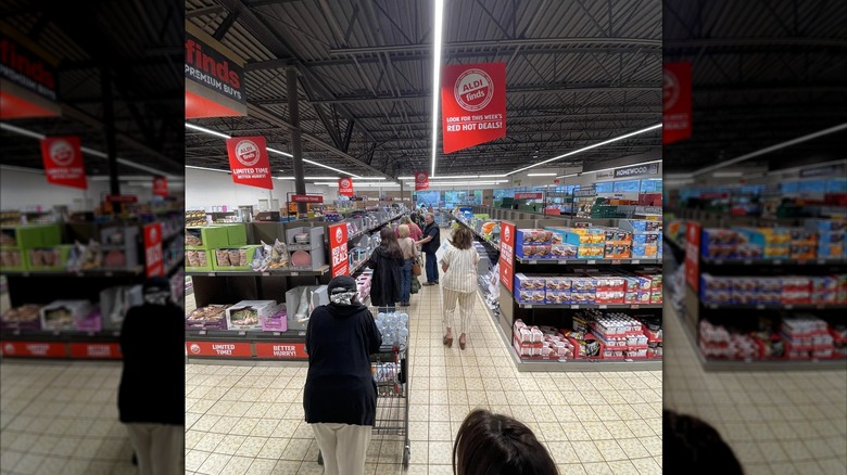Long lines at Aldi store