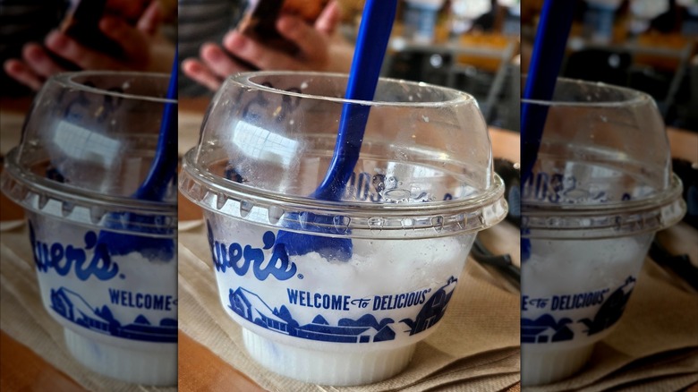 Minimally-filled lemon ice serving