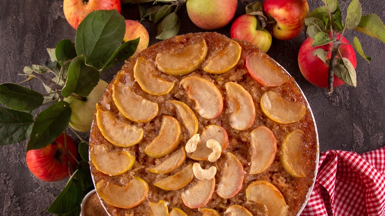 Apple upside-down cake surrounded by apples