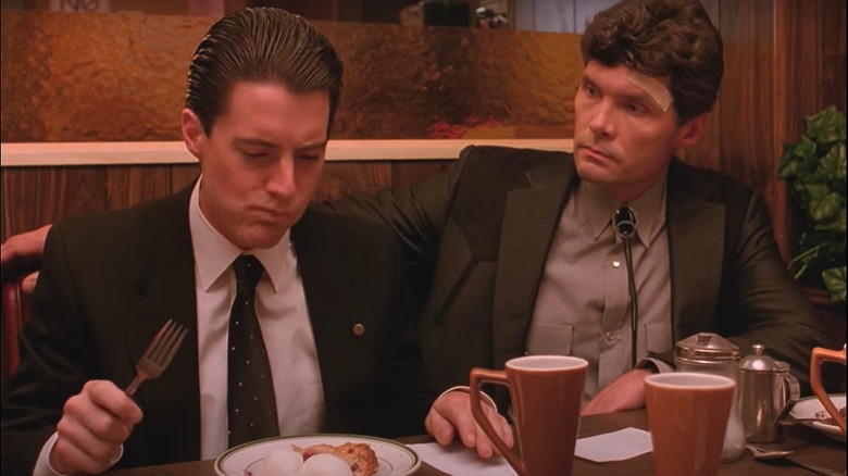 Dale Cooper eating cherry pie in twin peaks