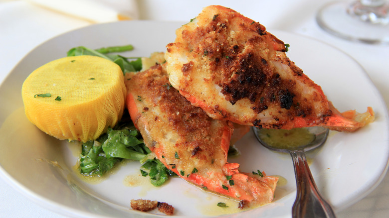 Shrimp oreganata with half a lemon with lemon cap