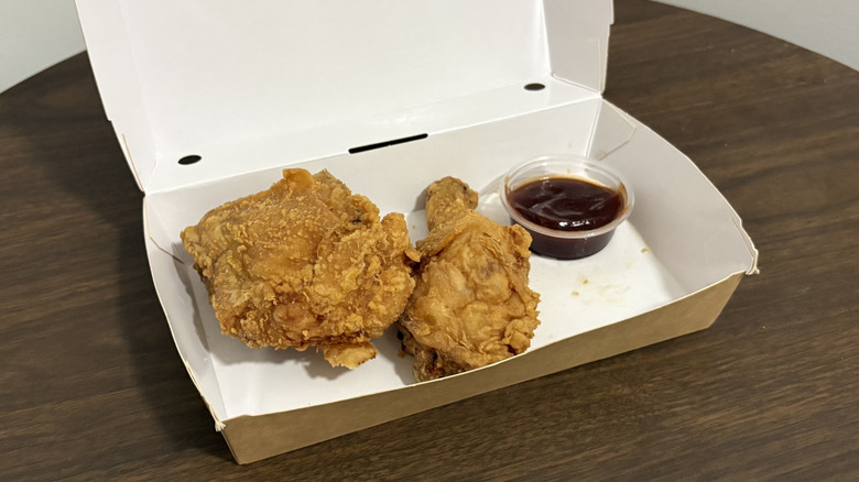 Jollibee 2-piece Chickenjoy with signature sauce