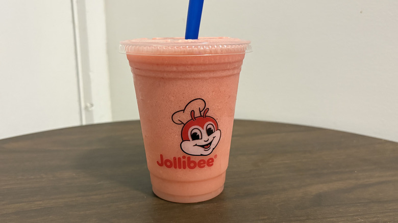 Jollibee strawberry bliss freeze with straw
