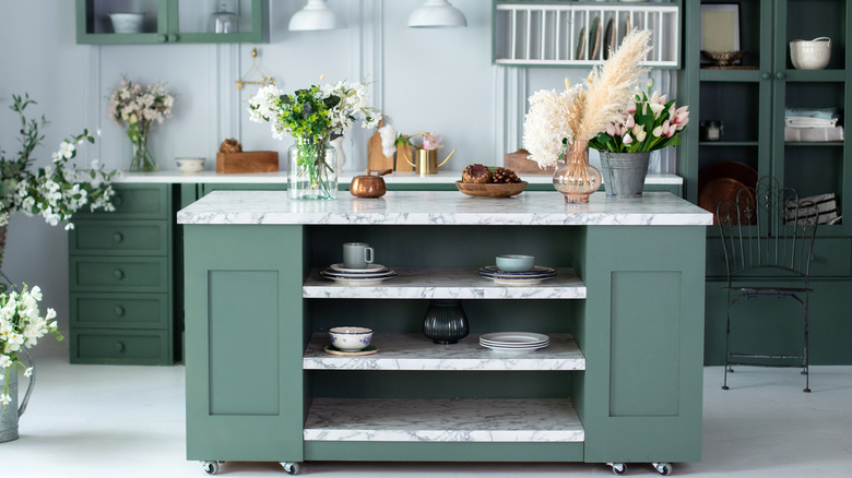Kitchen island with integrated shelves for storing plates, saucers and mugs