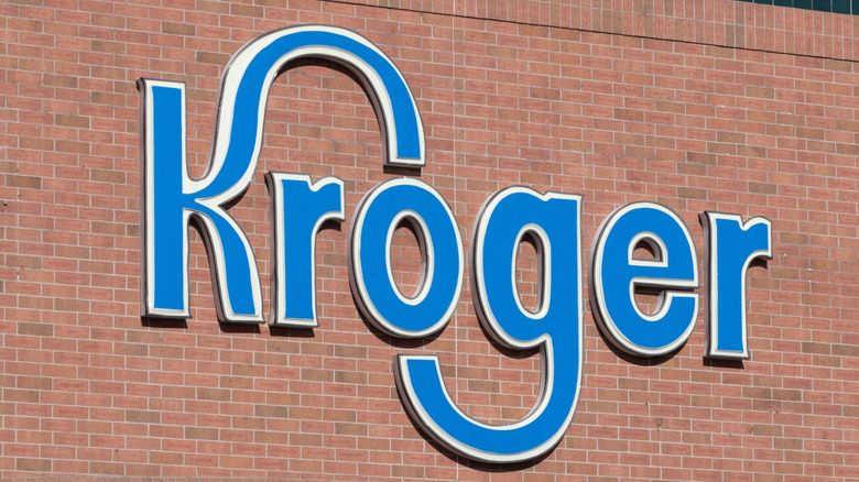Kroger grocery store outside sign