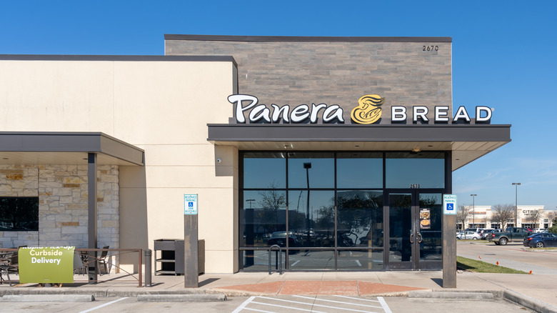An image of the sign for Panera Bread exterior