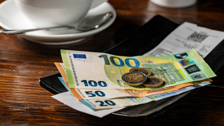 Euro dollars on a restaurant bill