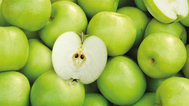 Granny Smith apples in a pile