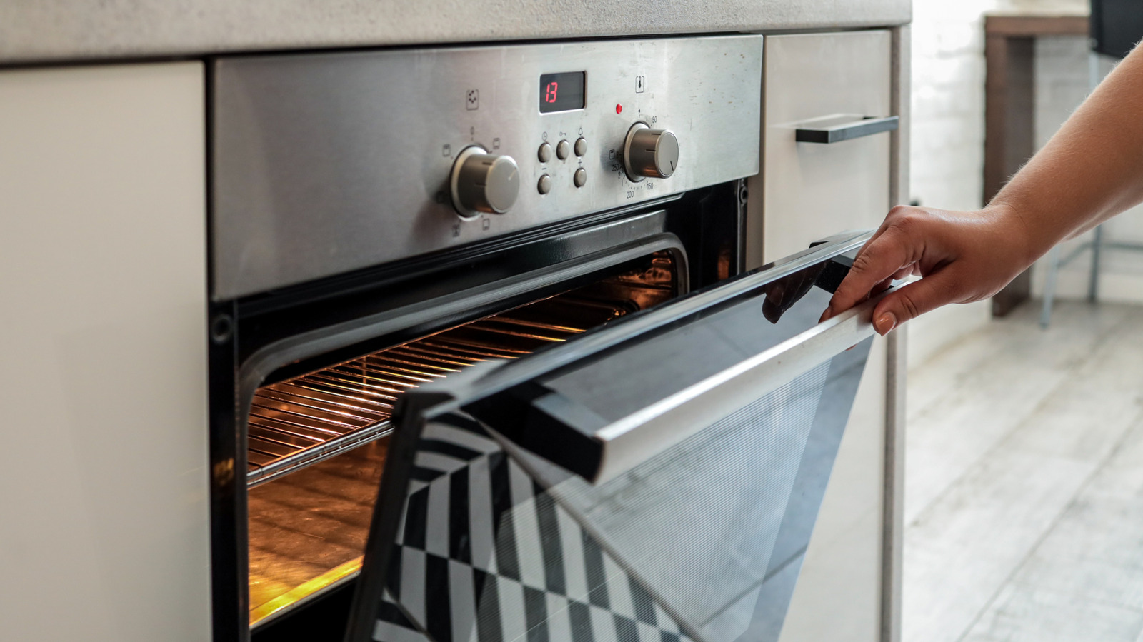 10 Money-Saving Tips To Cut Electricity Costs While Using Your Oven