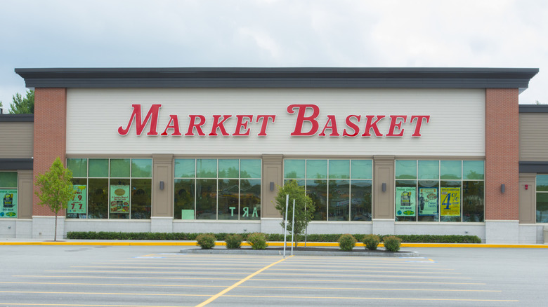 Exterior of Market Basket store with empty parking lot
