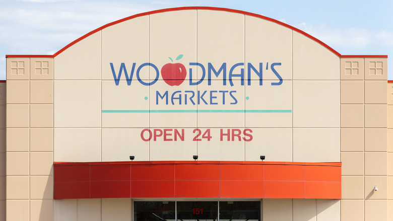 Exterior signage for Woodman's Markets