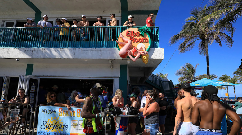 Exterior of Elbo Room during Spring break