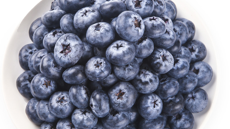 Close up of pile of fresh blueberries in bowl