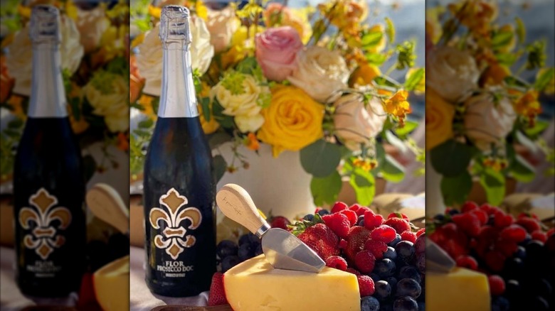 Bottle of Flor Prosecco with flowers