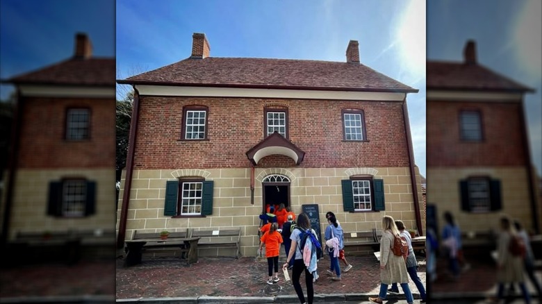 People entering Winkler Bakery in Salem