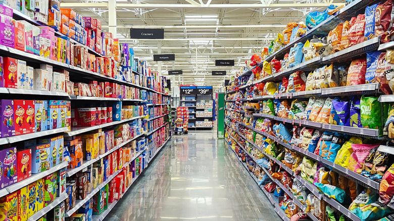 Walmart snack food aisle