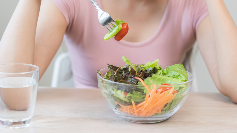 Boring iceburg salad with nothing on it
